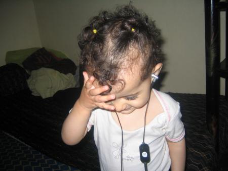 aya elle écoute la musique loooooollllllllll