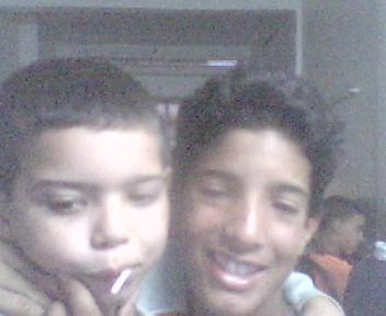 c'est omar espaniol et le petit mon cousin kamal
